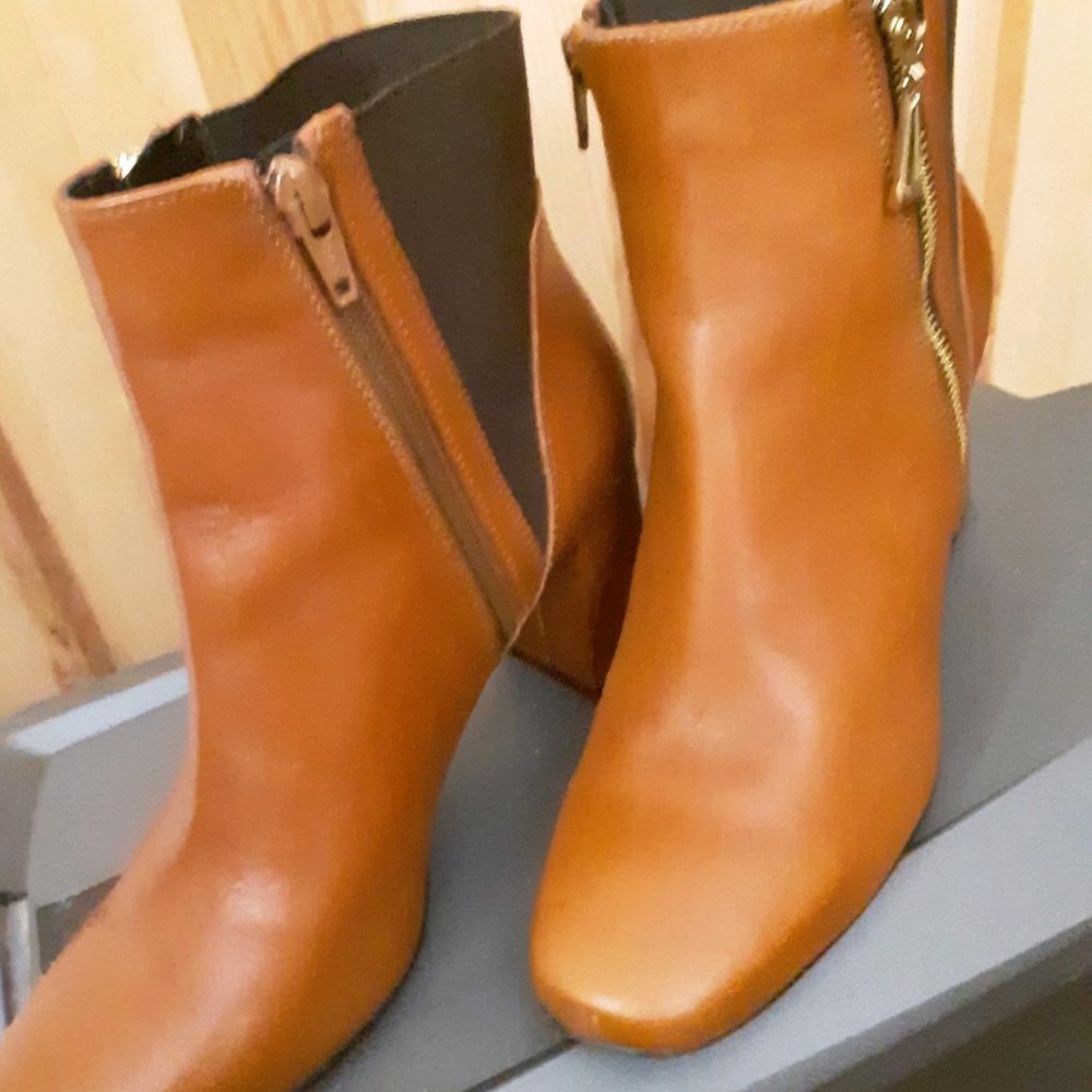 Caramel colored 8.5 Carlo Rosetti boots